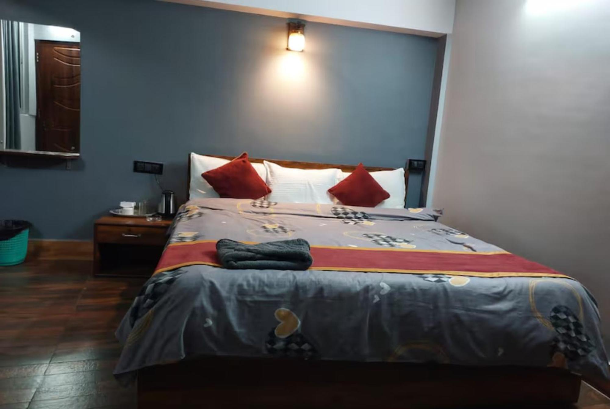 Hotel Pitstop Darjeeling - Excellent Service Recommended & Couple Friendly ภายนอก รูปภาพ