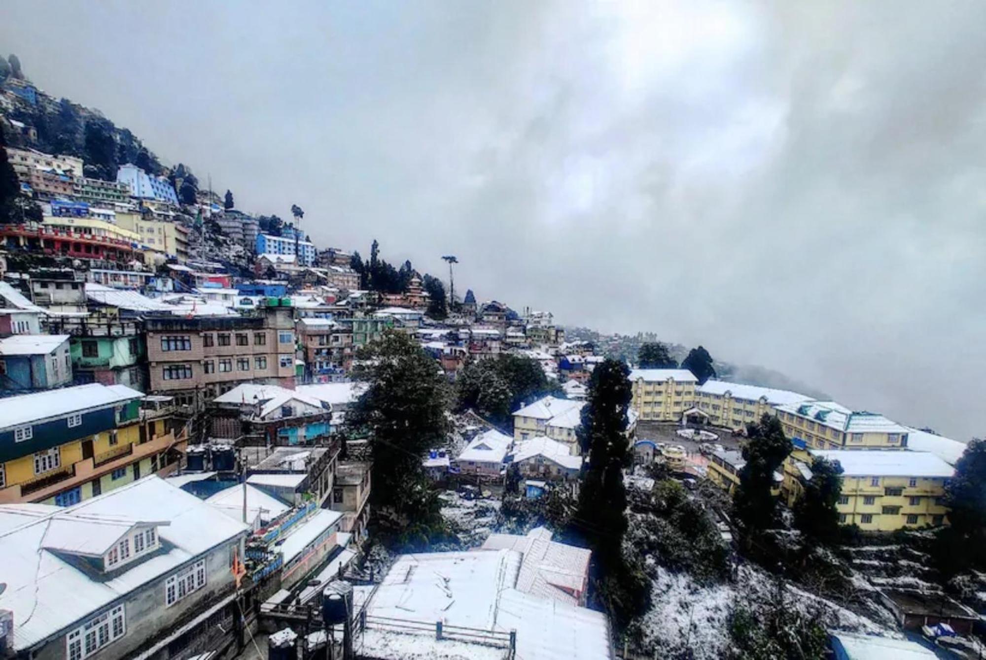 Hotel Pitstop Darjeeling - Excellent Service Recommended & Couple Friendly ภายนอก รูปภาพ