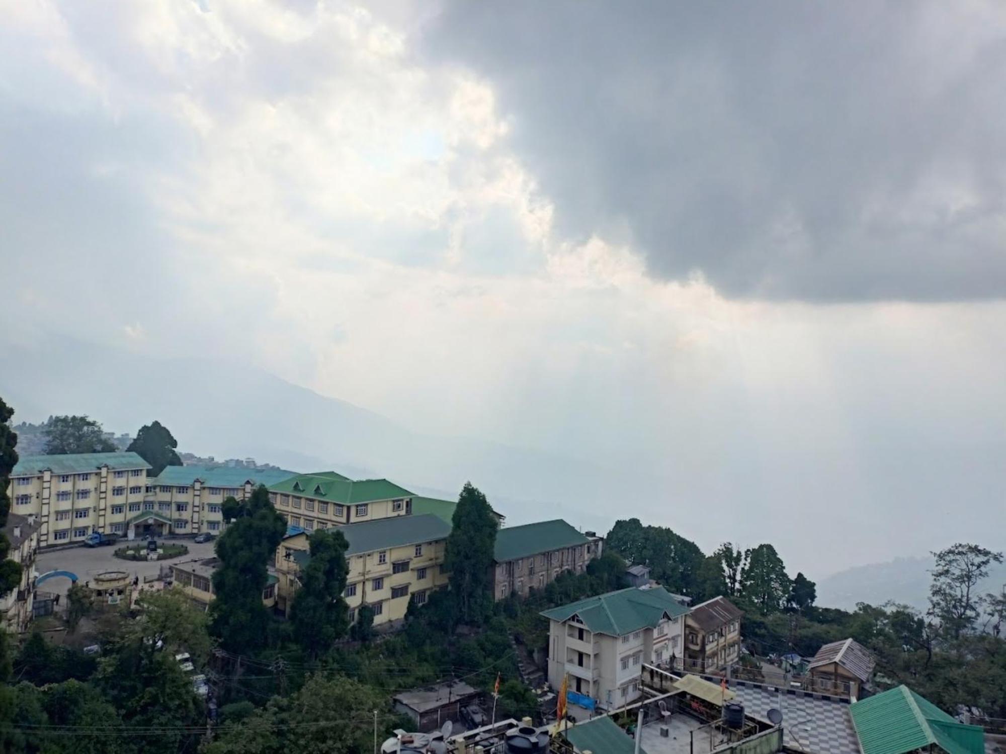 Hotel Pitstop Darjeeling - Excellent Service Recommended & Couple Friendly ภายนอก รูปภาพ