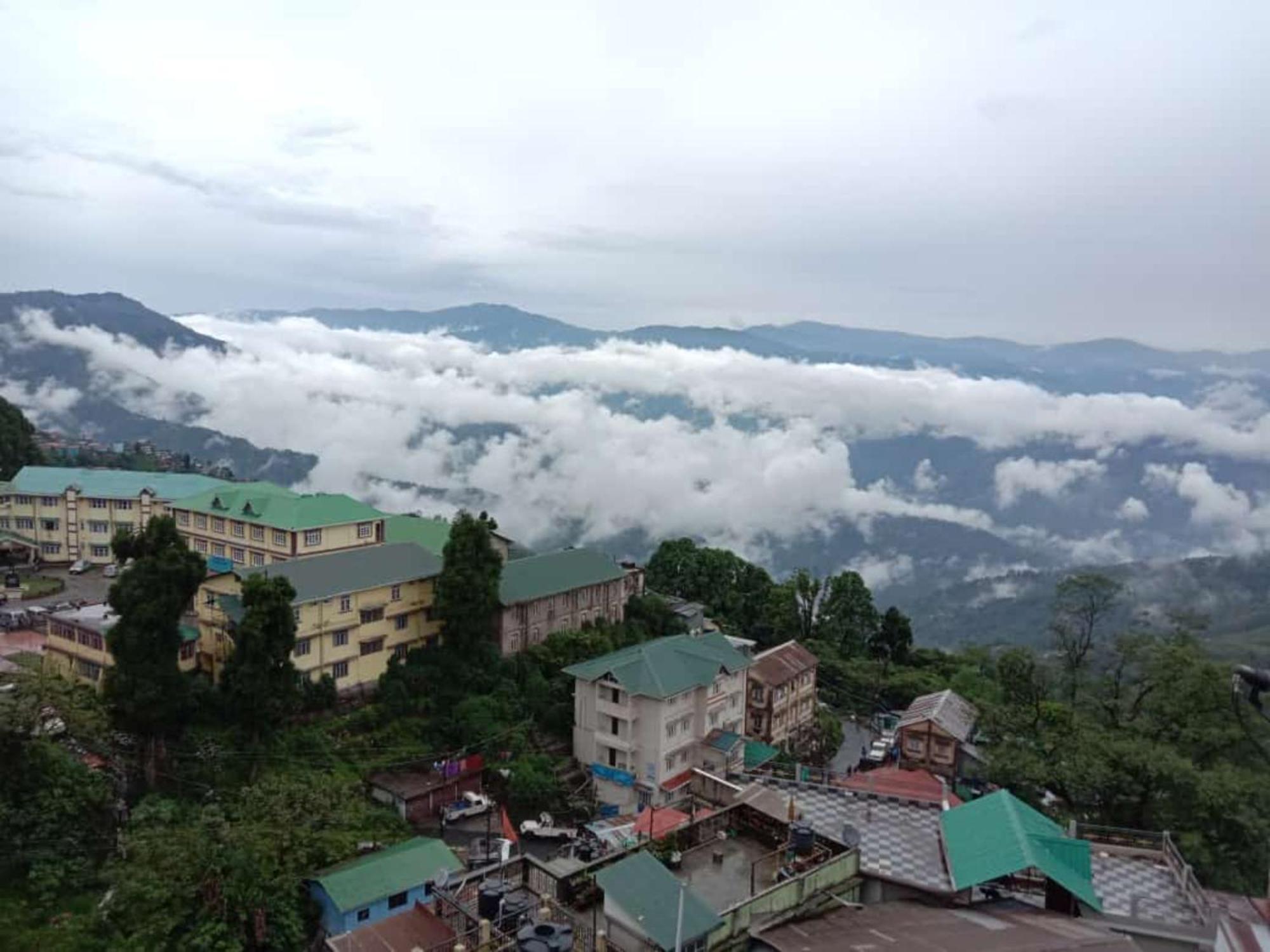 Hotel Pitstop Darjeeling - Excellent Service Recommended & Couple Friendly ภายนอก รูปภาพ