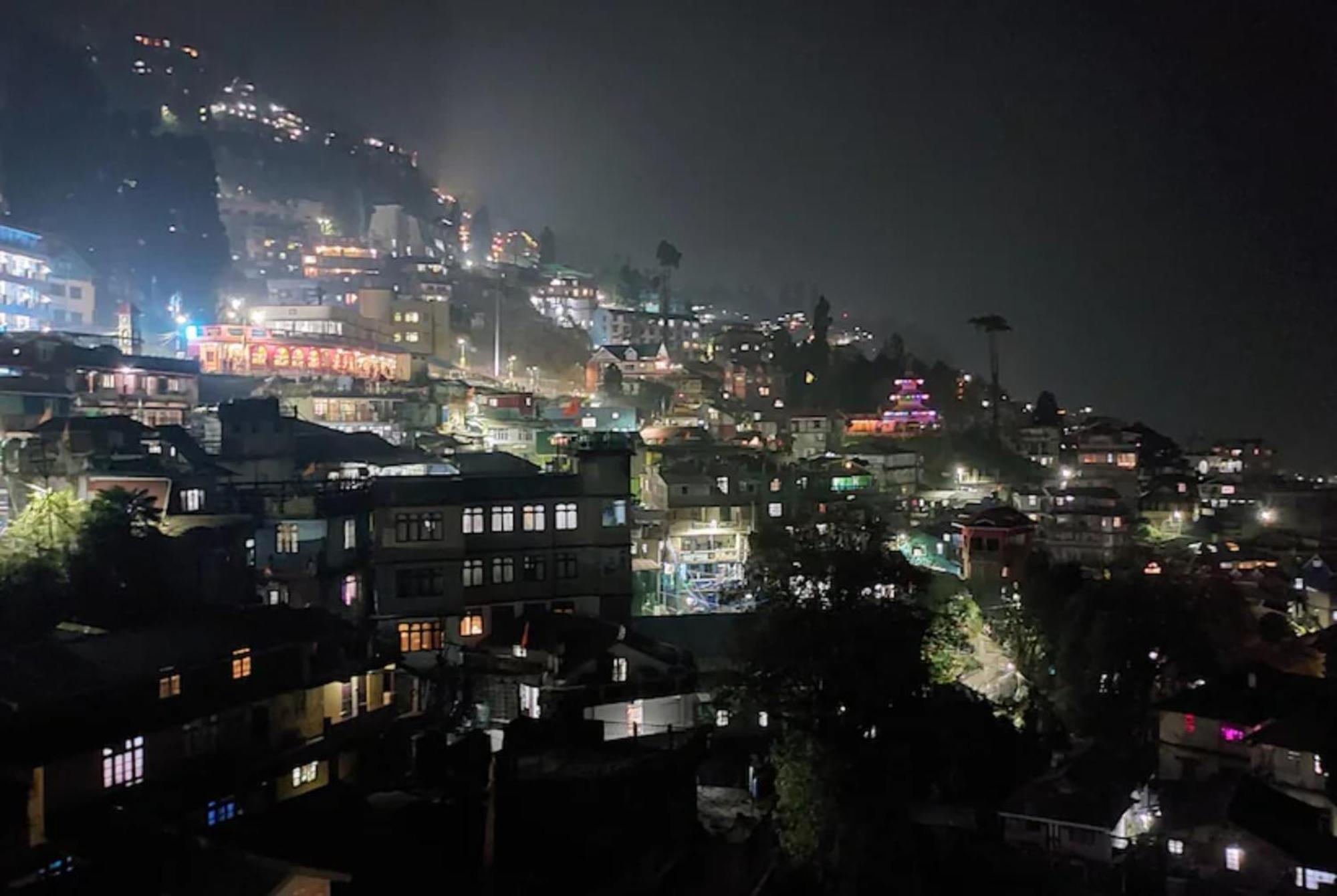 Hotel Pitstop Darjeeling - Excellent Service Recommended & Couple Friendly ภายนอก รูปภาพ